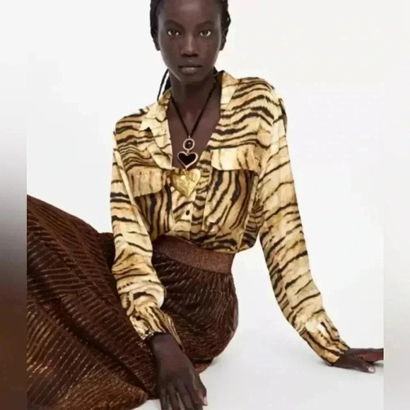 ZARA WOMAN CAMEL/BLACK ANIMAL PRINT FLOWING SHIRT BLOUSE SIZE SMALL NWT - Picture 1 of 6